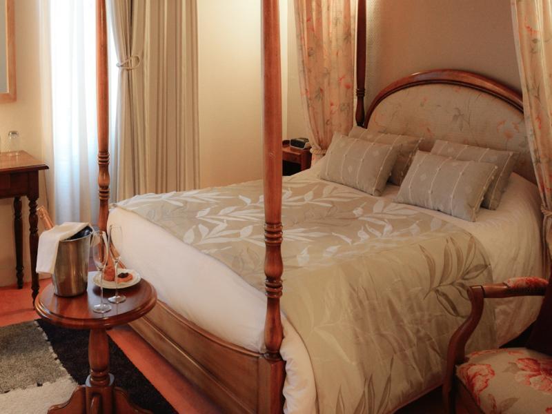 Sées Logis Hotel Et Restaurant Du Dauphin מראה חיצוני תמונה