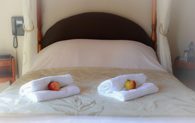 Sées Logis Hotel Et Restaurant Du Dauphin מראה חיצוני תמונה