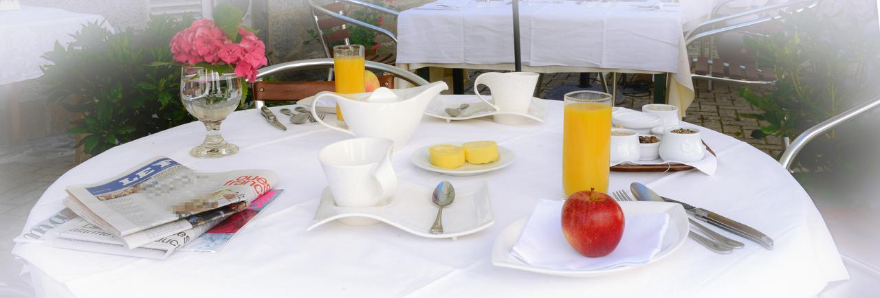 Sées Logis Hotel Et Restaurant Du Dauphin מראה חיצוני תמונה
