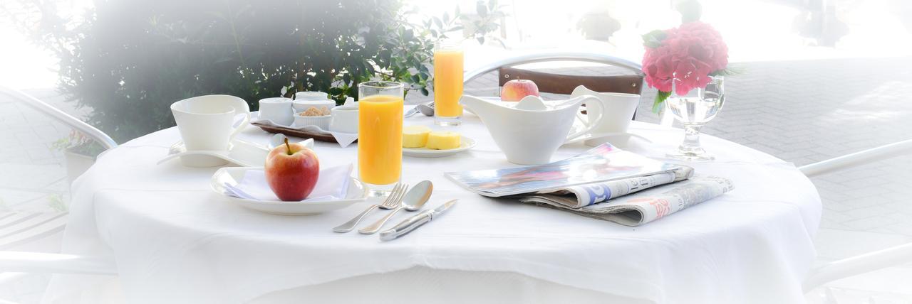 Sées Logis Hotel Et Restaurant Du Dauphin מראה חיצוני תמונה