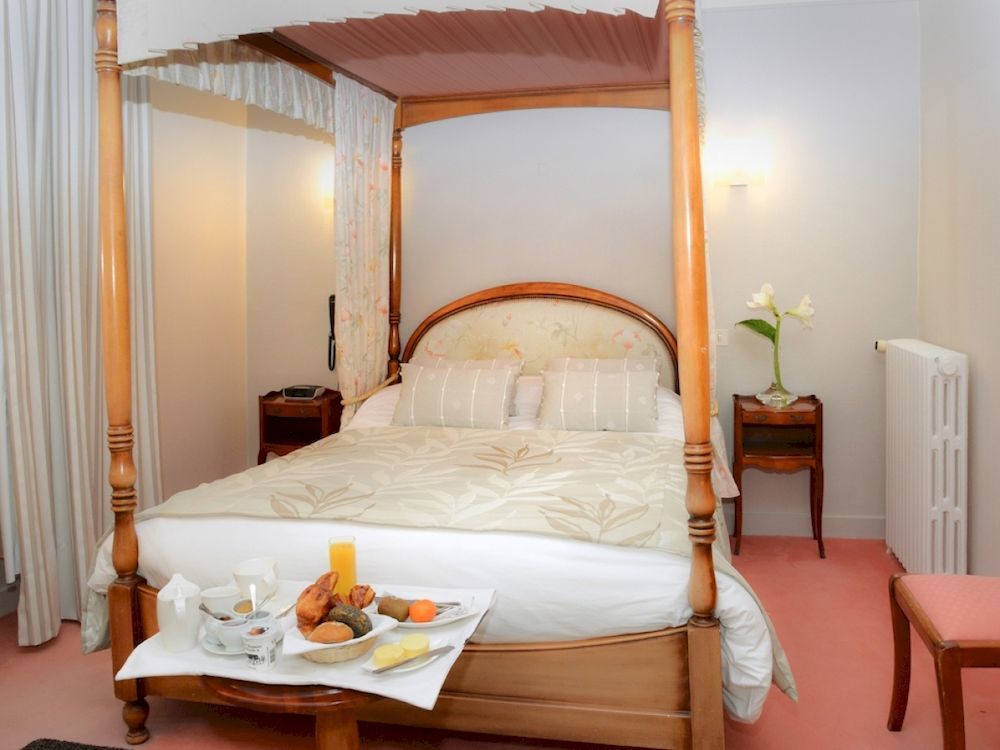 Sées Logis Hotel Et Restaurant Du Dauphin מראה חיצוני תמונה