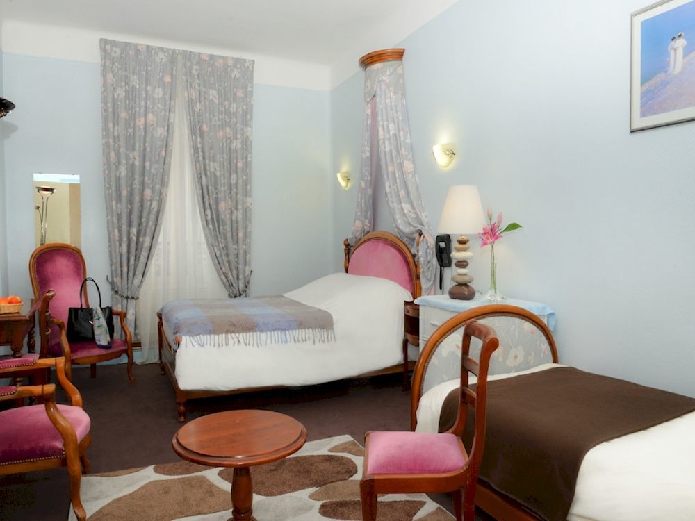 Sées Logis Hotel Et Restaurant Du Dauphin מראה חיצוני תמונה