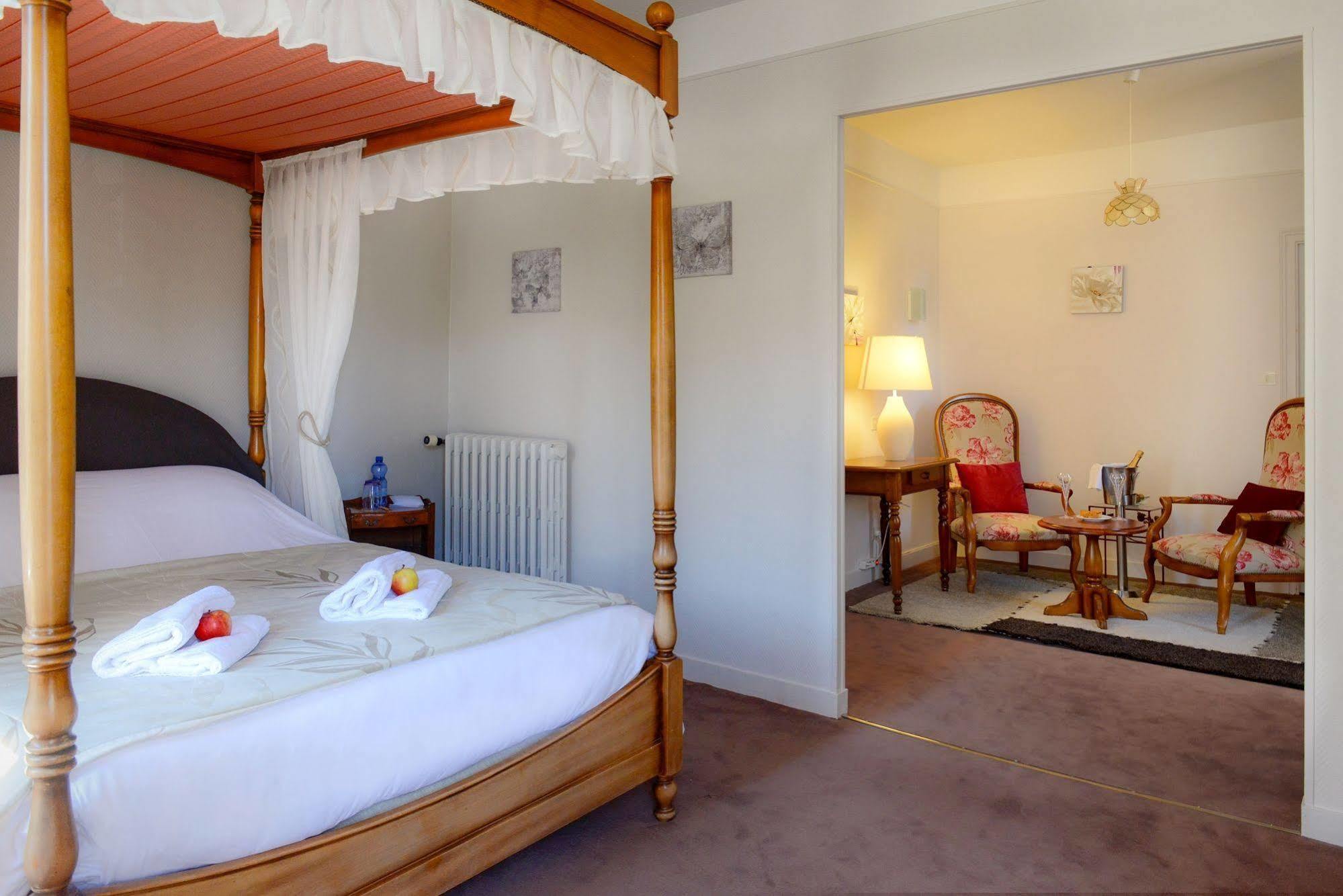 Sées Logis Hotel Et Restaurant Du Dauphin מראה חיצוני תמונה