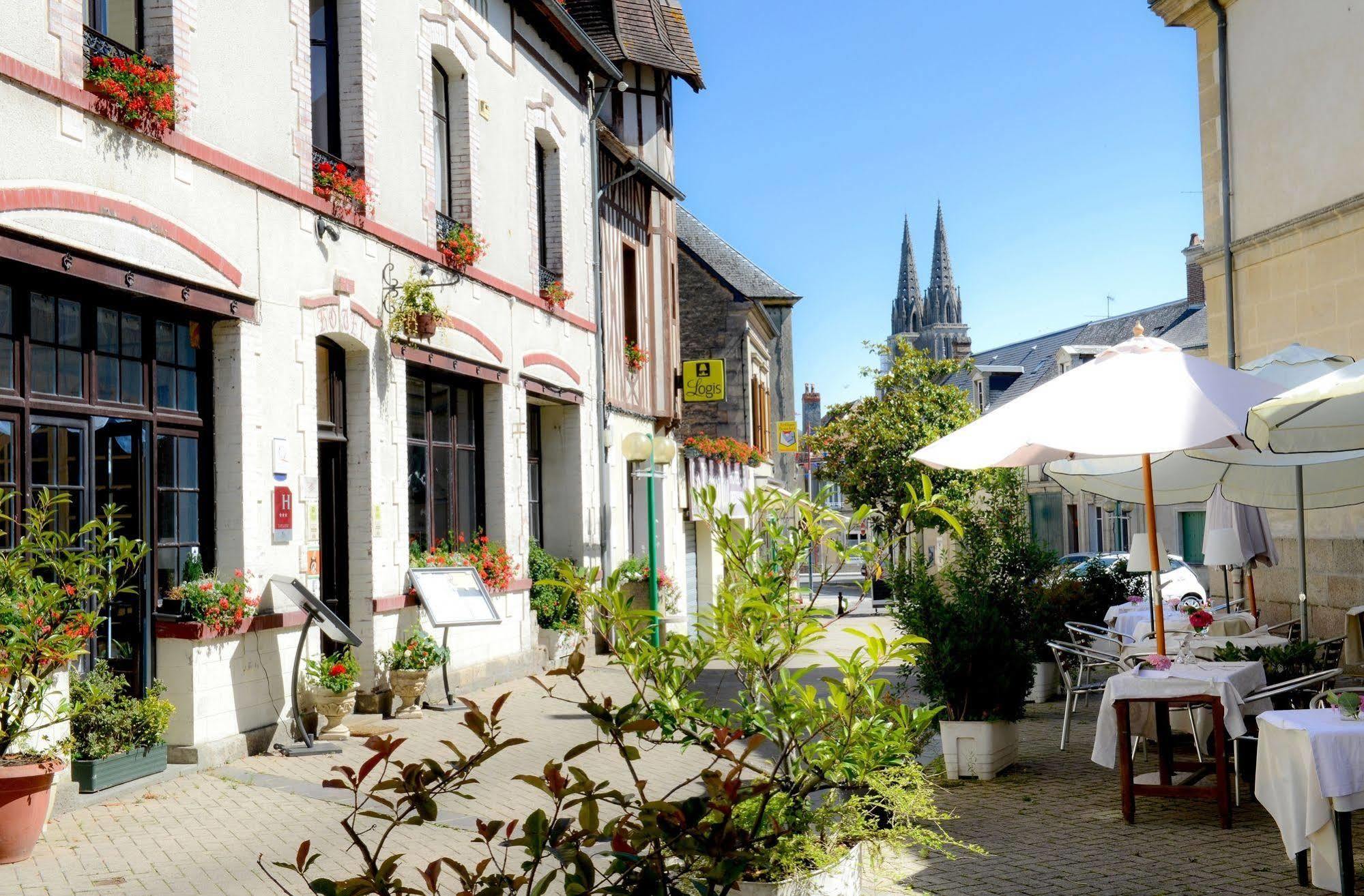 Sées Logis Hotel Et Restaurant Du Dauphin מראה חיצוני תמונה