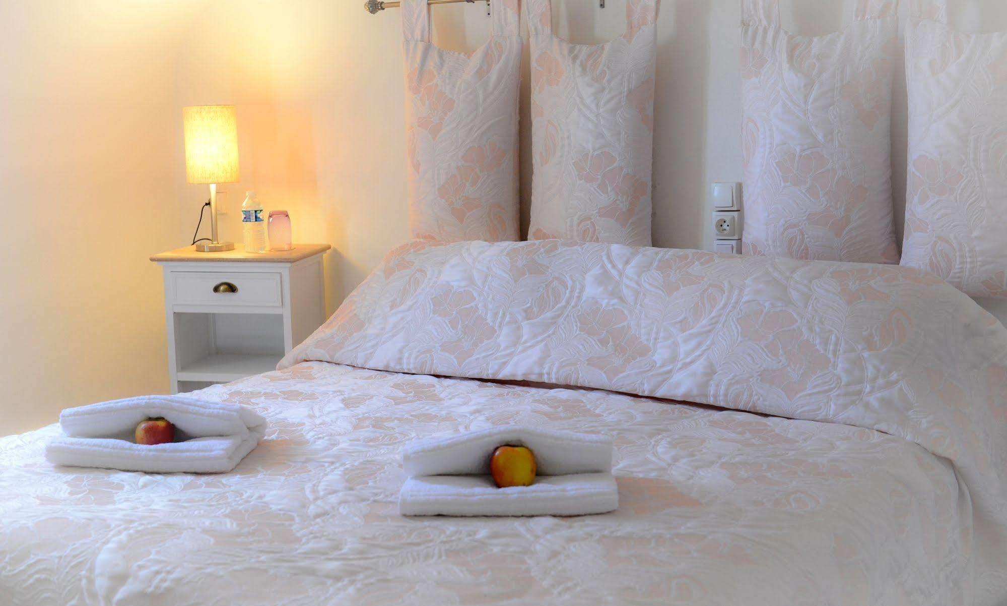 Sées Logis Hotel Et Restaurant Du Dauphin מראה חיצוני תמונה
